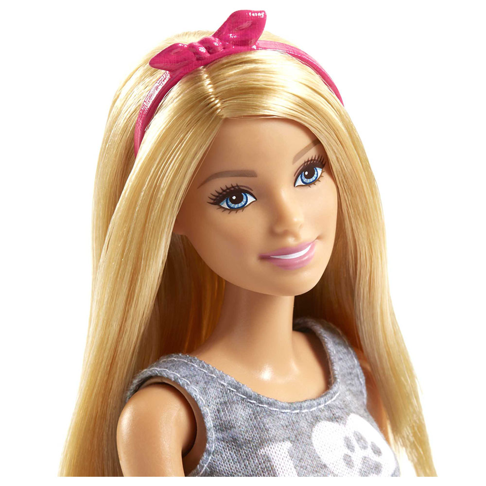 Barbie - Blonde Doll With Pets Playset