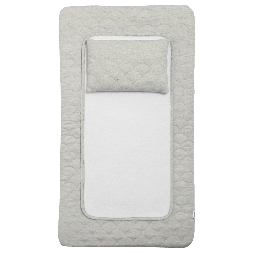 ماماز اند باباز - حصيرة غيار المواليد ويلكم تو ذا وورلد - رمادي