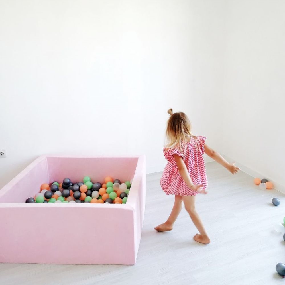Ezzro - Square Ball Pit 120 x 120 x 50cm With600 Balls(White, Baby Pink, Light Grey, Pearl)