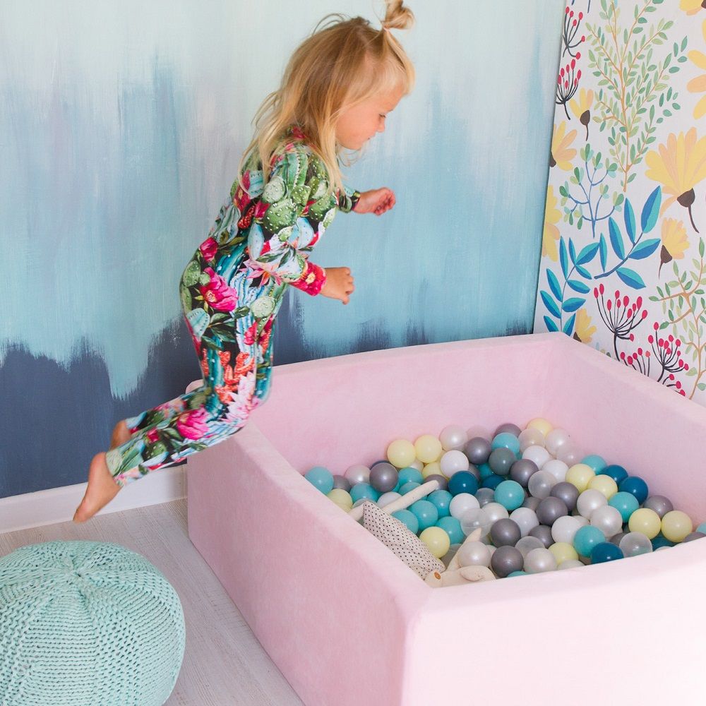 Ezzro - Square Ball Pit 120 x 120 x 50cm With600 Balls(White, Baby Pink, Light Grey, Pearl)