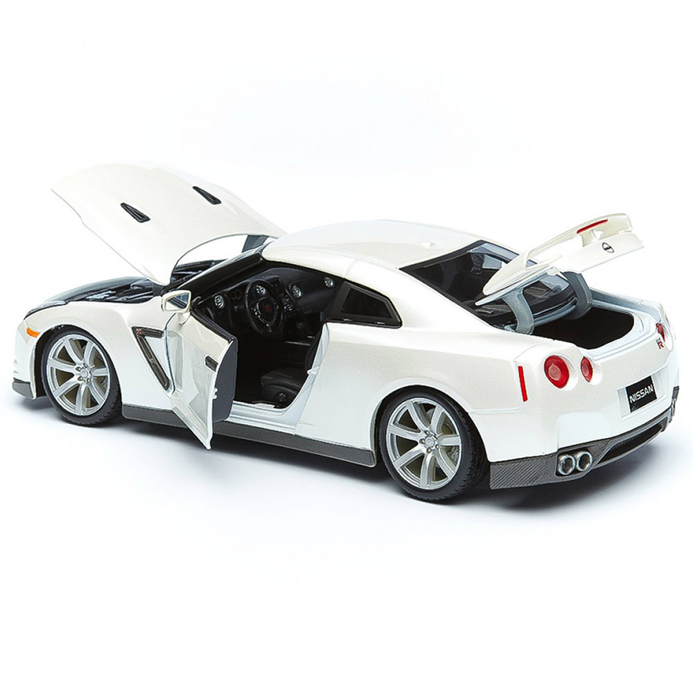 Bburago - 1/24 Nissan GT-R Diecast Toy Car - White