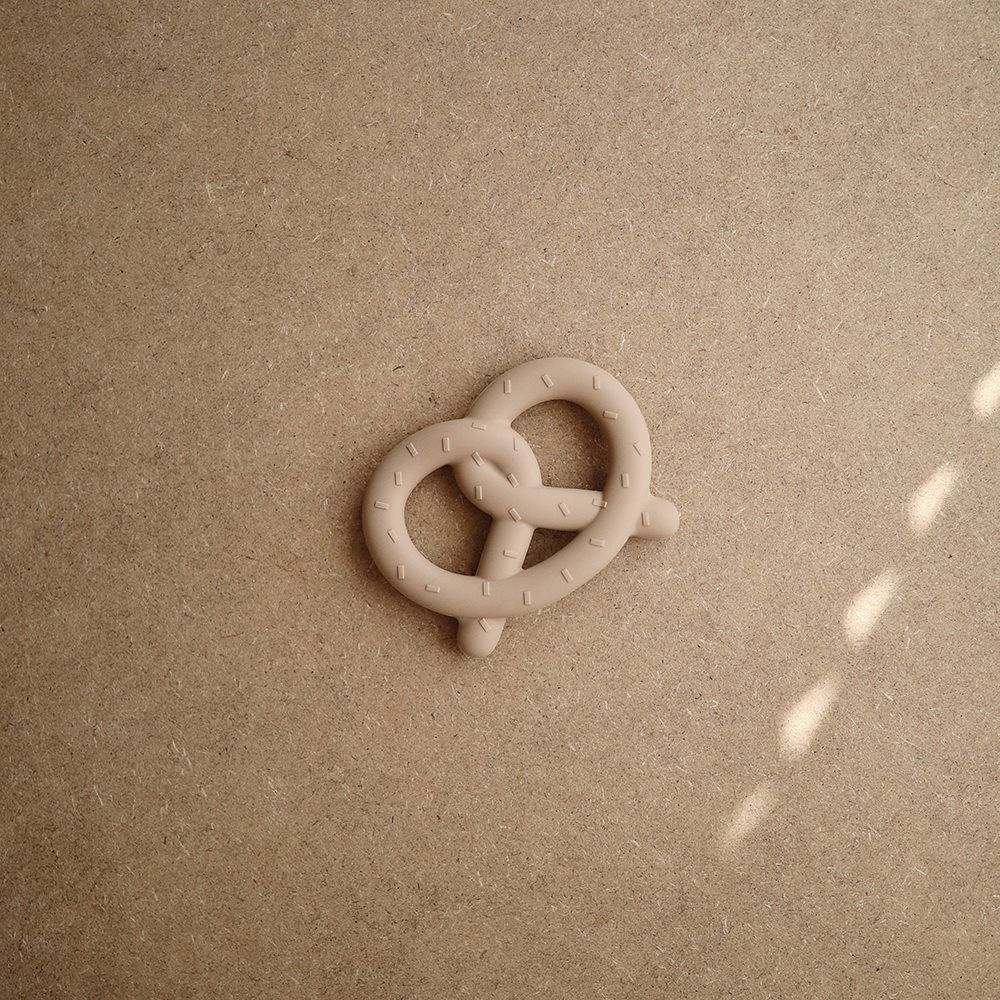 Mushie - Pretzel Teether - Natural